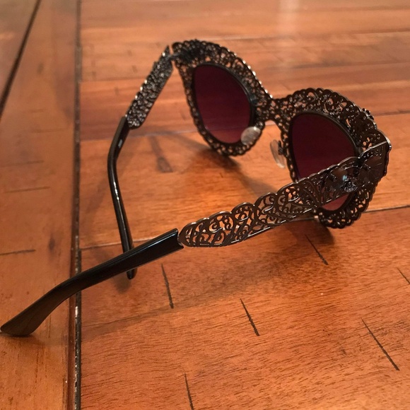 Floral Cat Eye Sunglasses - Picture 4 of 4
